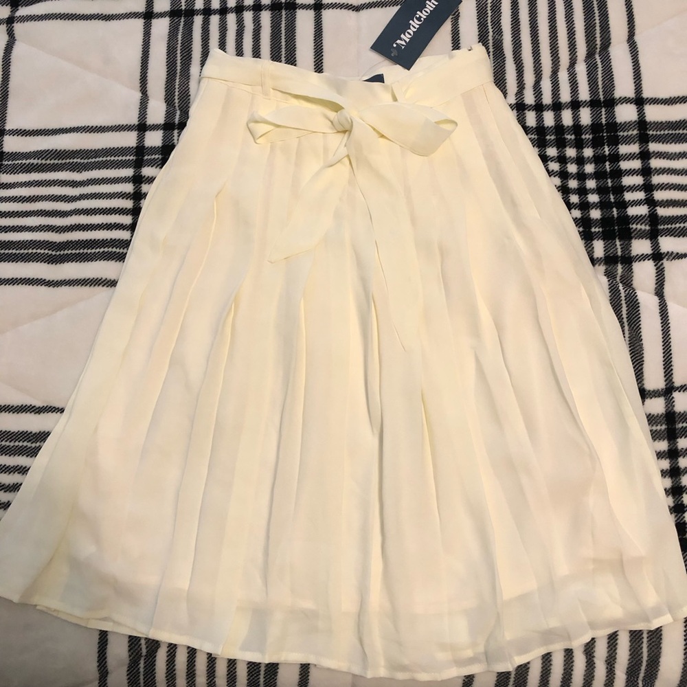 NWT ModCloth Pleated Ivory Skirt